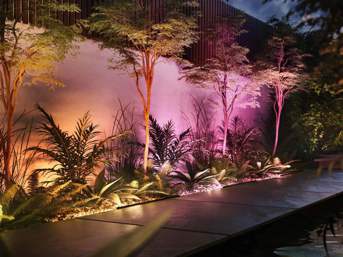 Amarant linear outdoor light